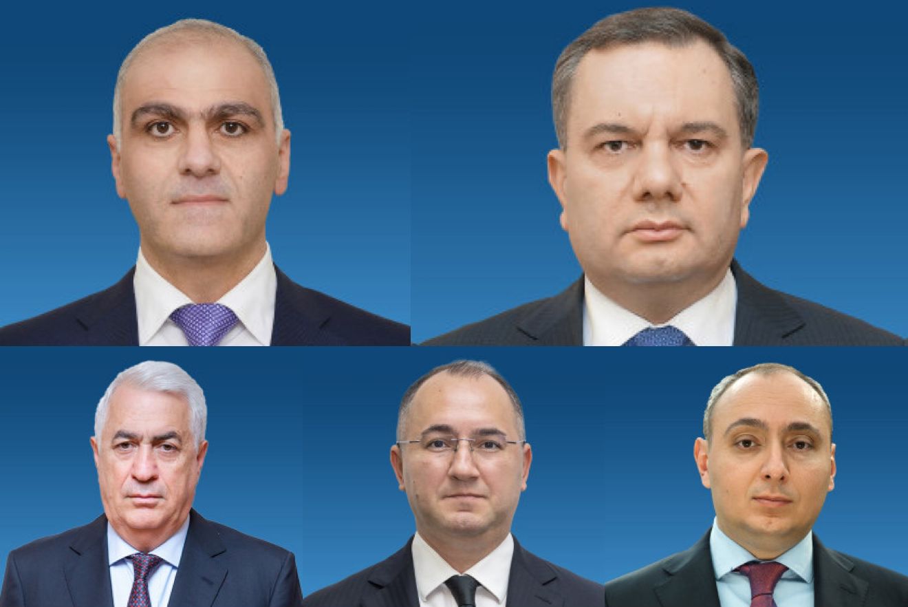 Rəqəmsal İnkişaf və Nəqliyyat nazirinin müavinləri harada təhsil alıblar?