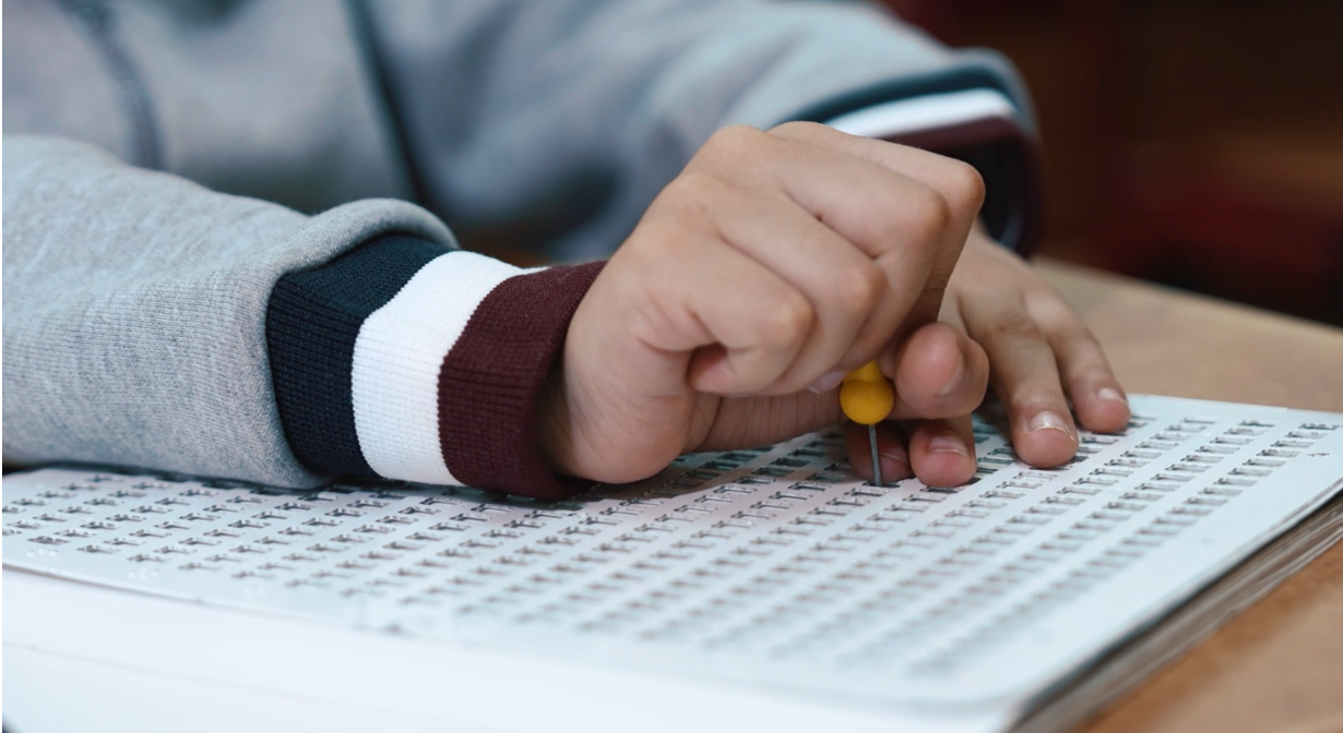 Süni intellekt görmə məhdudiyyətli tələbələr üçün müstəqillik təmin edir