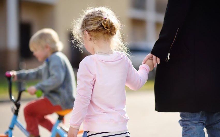 Keçən il övladlığa uşaq götürən subay şəxslərin SAYI