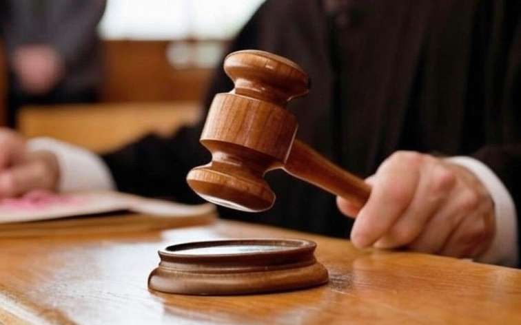 Atasını öldürən yeniyetməyə hökm oxunub