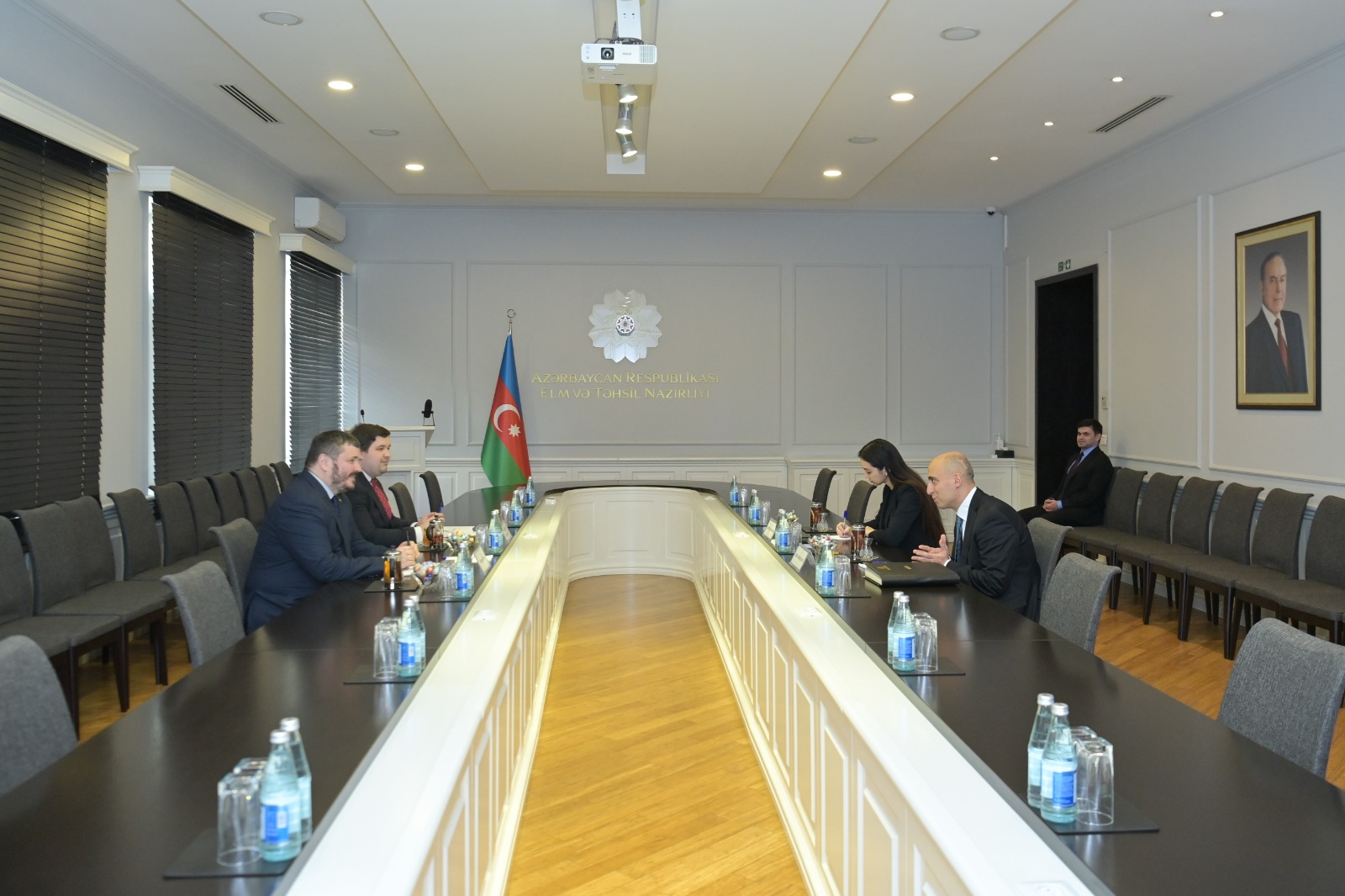 Nazir Ukraynanın ölkəmizdəki səfiri ilə görüşüb