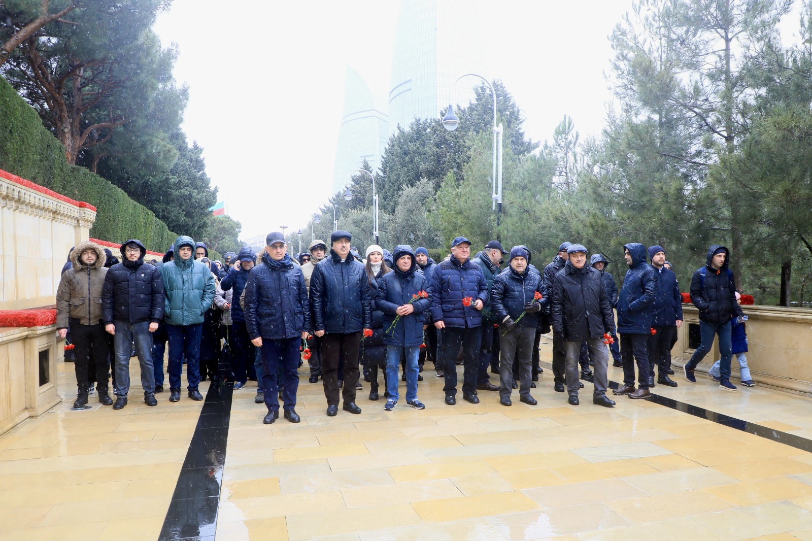 DİM-in&nbsp;kollektivi Şəhidlər xiyabanını ziyarət edib