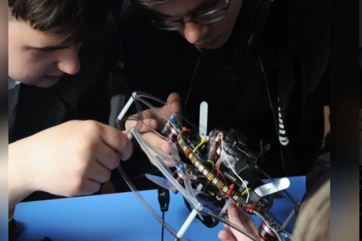 Məktəblilər dərslər zamanı pilotsuz uçuş aparatları yığacaqlar