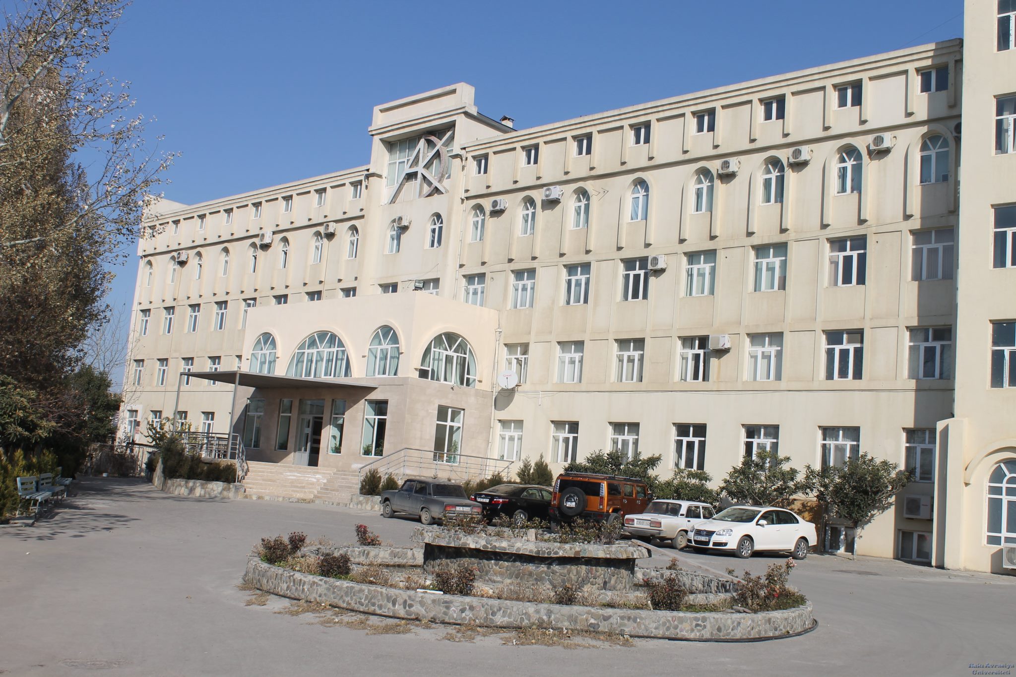 Tələbələrə soyuqda dərs keçirlər? - iddialara CAVAB