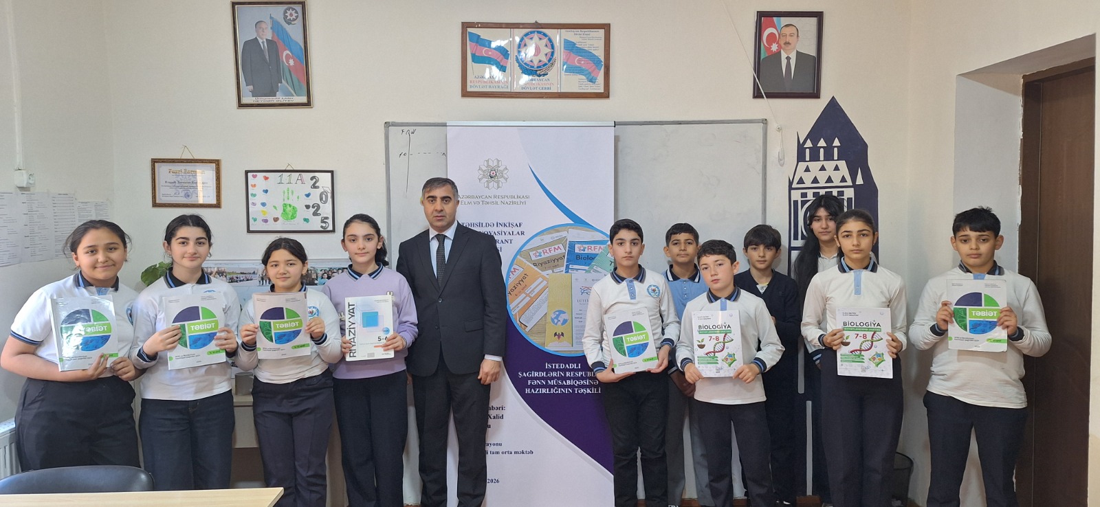 Fənn müsabiqəsinə hazırlaşan şagirdlər əlavə dərs vəsaitləri ilə təmin olunub