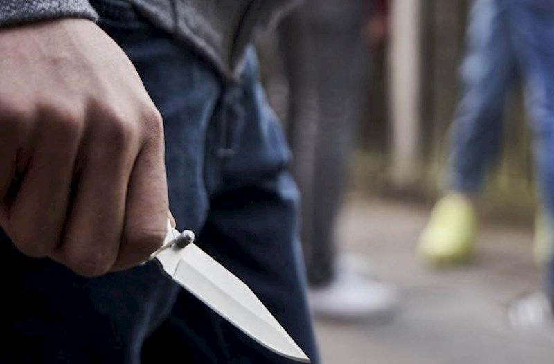 Rusiyada 7-ci sinif şagirdi xadiməni bıçaqlayıb