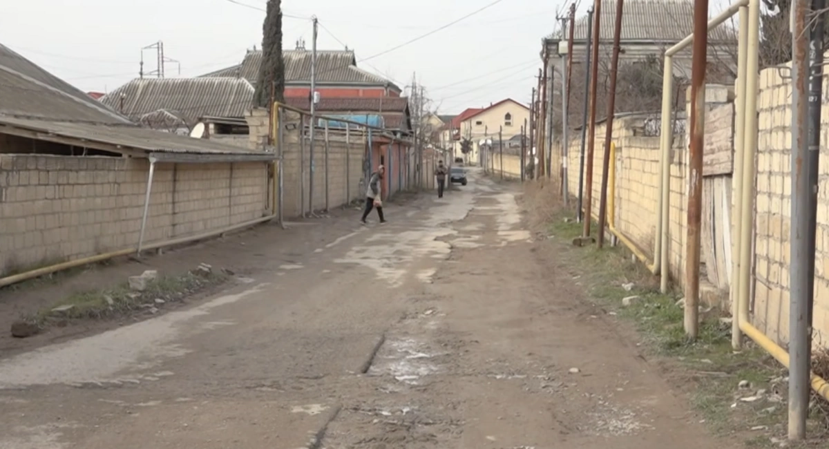 Məktəb yolu bərbad vəziyyətə necə düşüb?