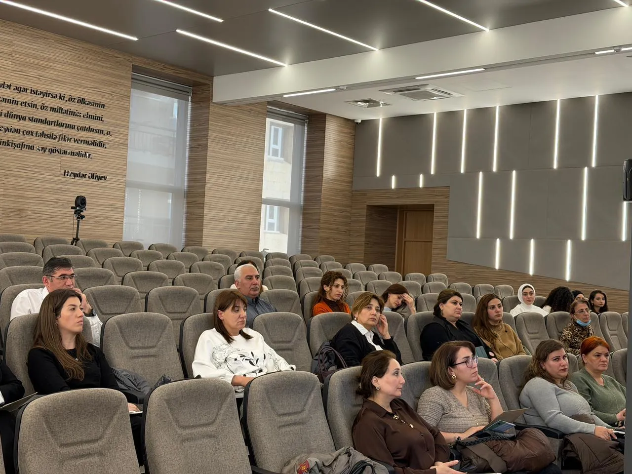 Zal nəzarətçiləri üçün təlimlər davam edir