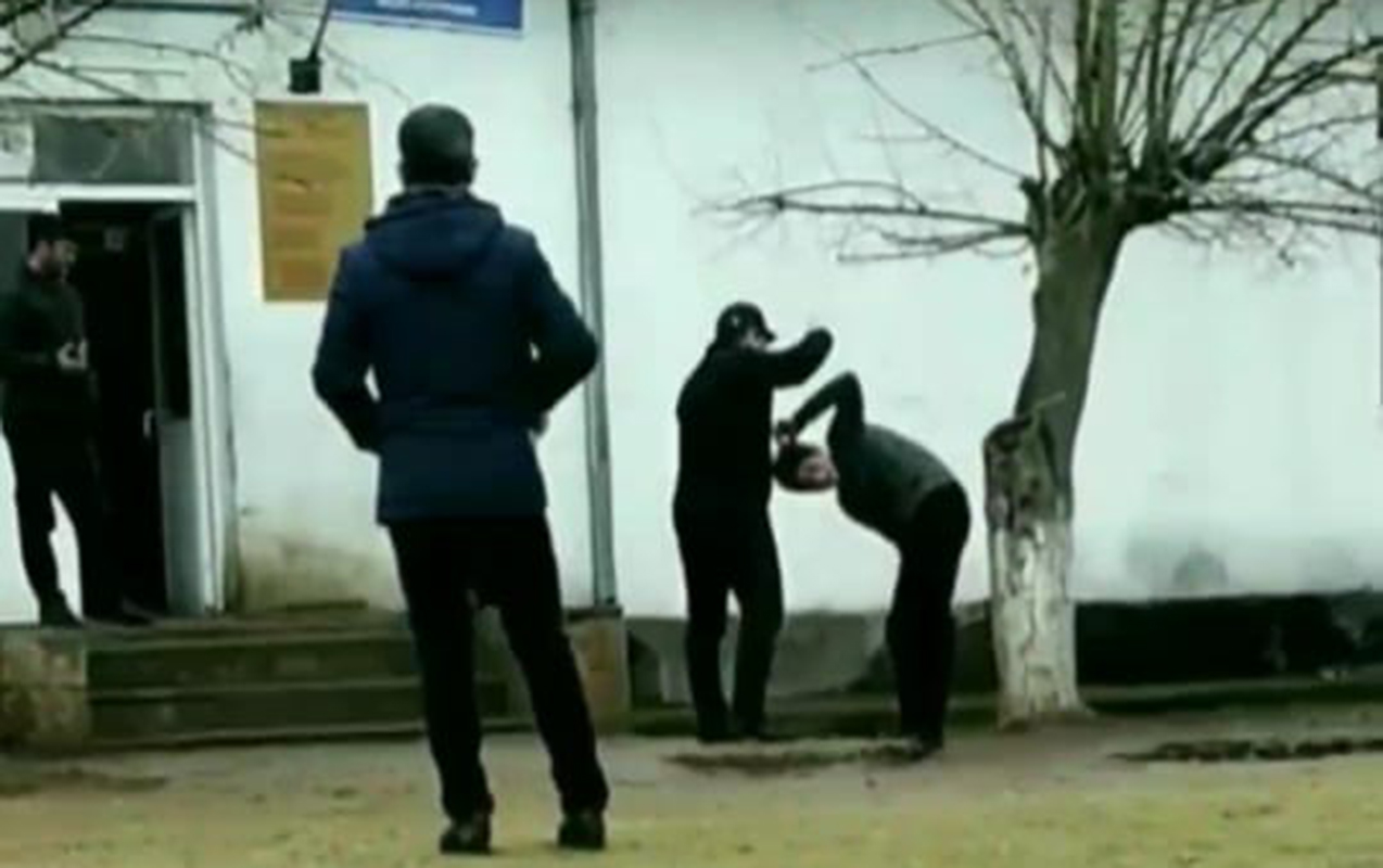 Məktəb direktoru şagirdi döyüb?&nbsp;- AÇIQLAMA