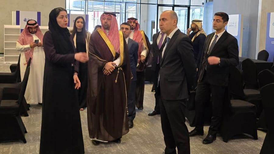 Emin Əmrullayev Elm və Texnologiya Şəhərində olub