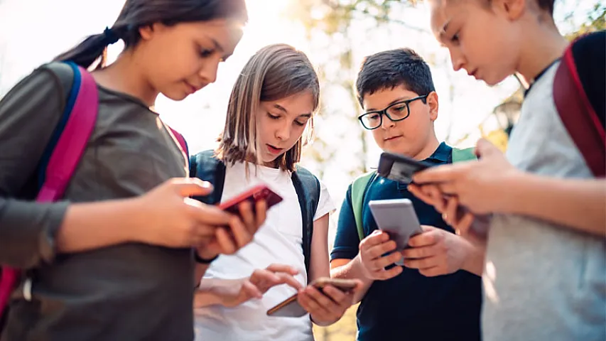 Sosial media qadağası çıxış yolu DEYİL: &ldquo;Hər şey valideynin əlindədir&rdquo;