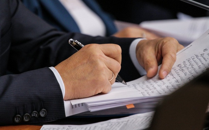 Dövlət qulluğu vəzifələri üzrə imtahanlara qeydiyyat elan edilib