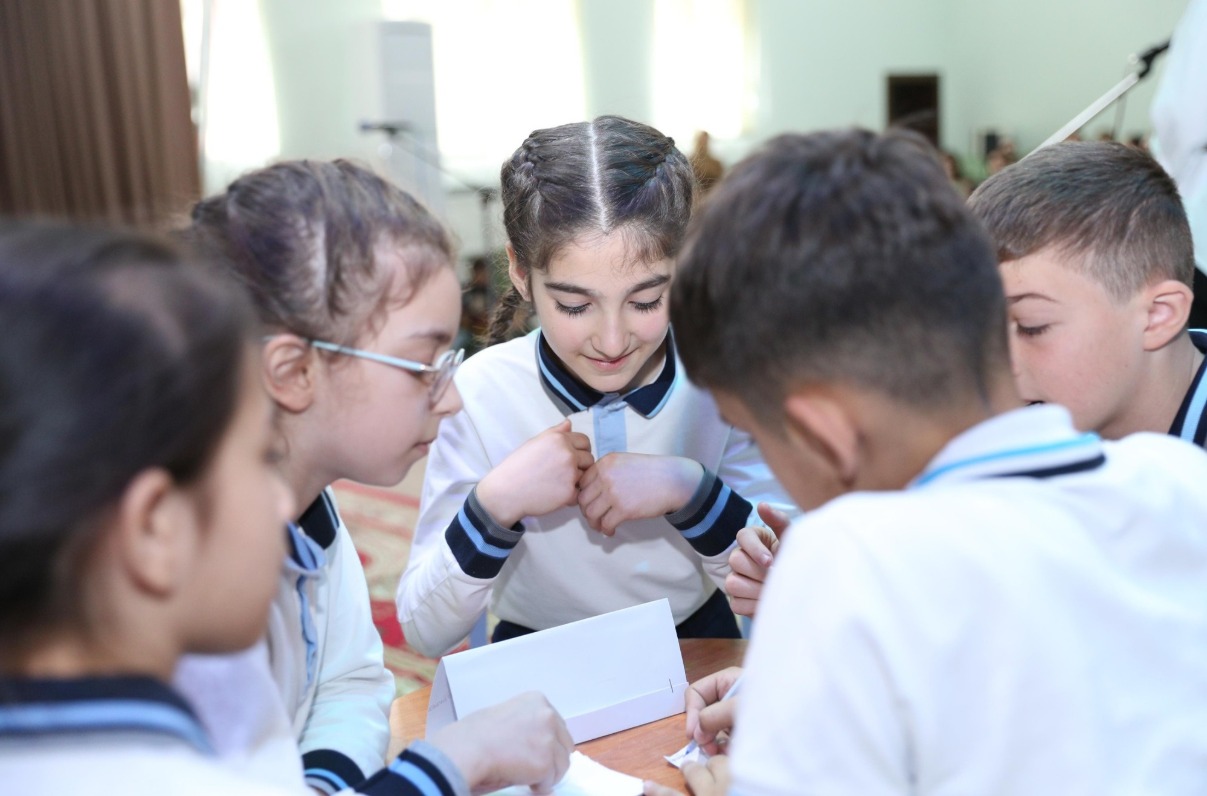 Akademik bilik yetərli deyil: şagirdlərin emosional inkişafı NƏZƏRƏ ALINMIR