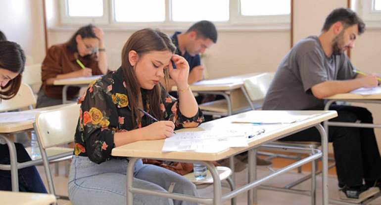 Buraxılış və qəbul imtahanları: açıq suallar ARTIRILA bilər