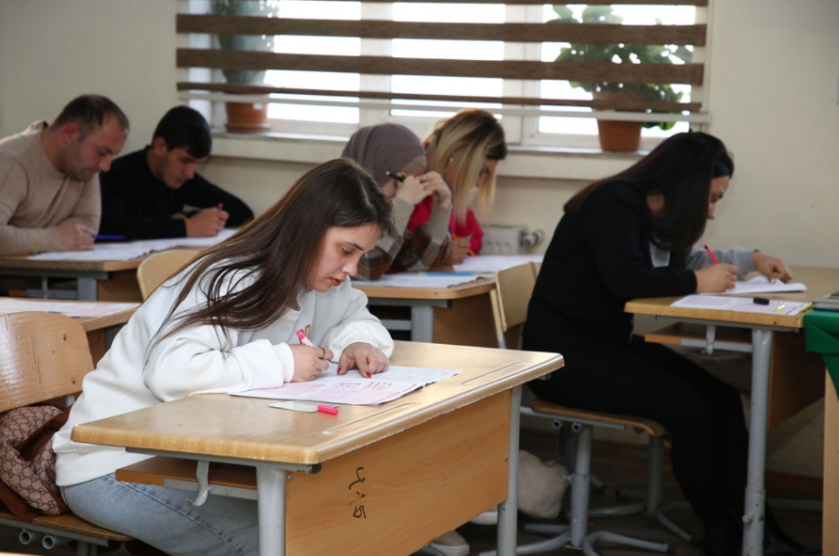 Eksternat imtahanlarında 1 282 nəfər müsbət nəticə göstərib
