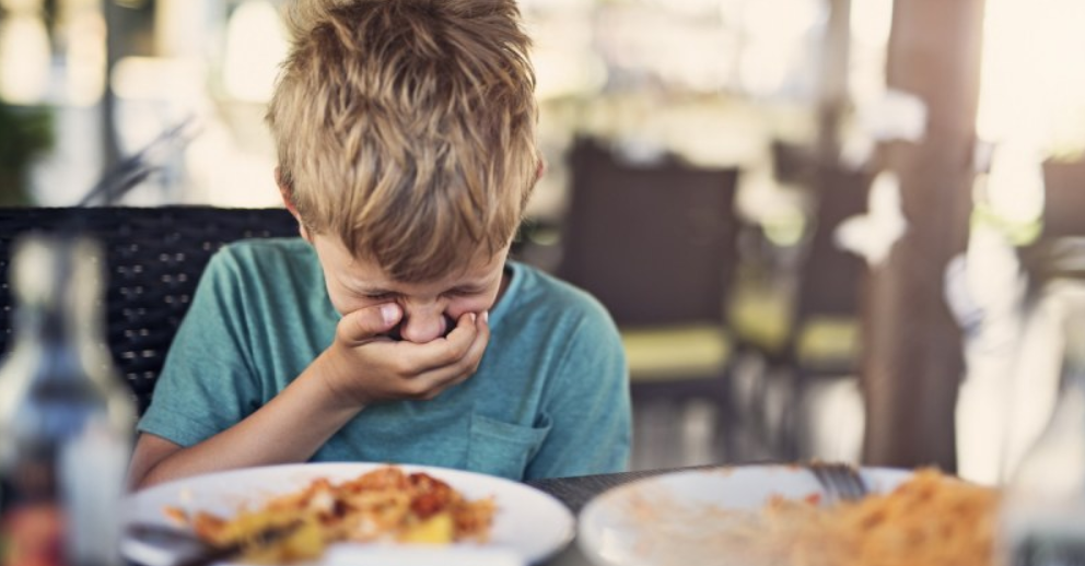 Uşaqlarda qida zəhərlənməsi: pediatr təhlükəli əlamətləri&nbsp;AÇIQLADI