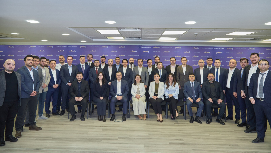 Maliyyə naziri &ldquo;Yüksəliş&rdquo; müsabiqəsinin qalibləri ilə görüşüb