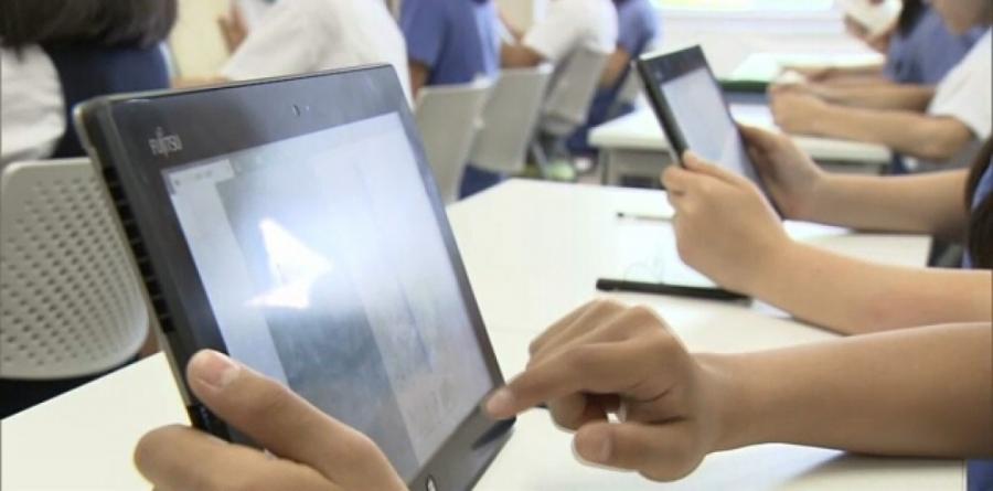 Rəqəmsal dərsliklərlə məktəb çantaları yüngülləşir