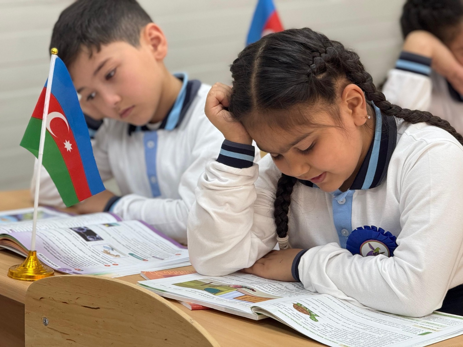 Zəfərin sədası sinif otaqlarından gəlir: Kəlbəcərdə yeni məktəb