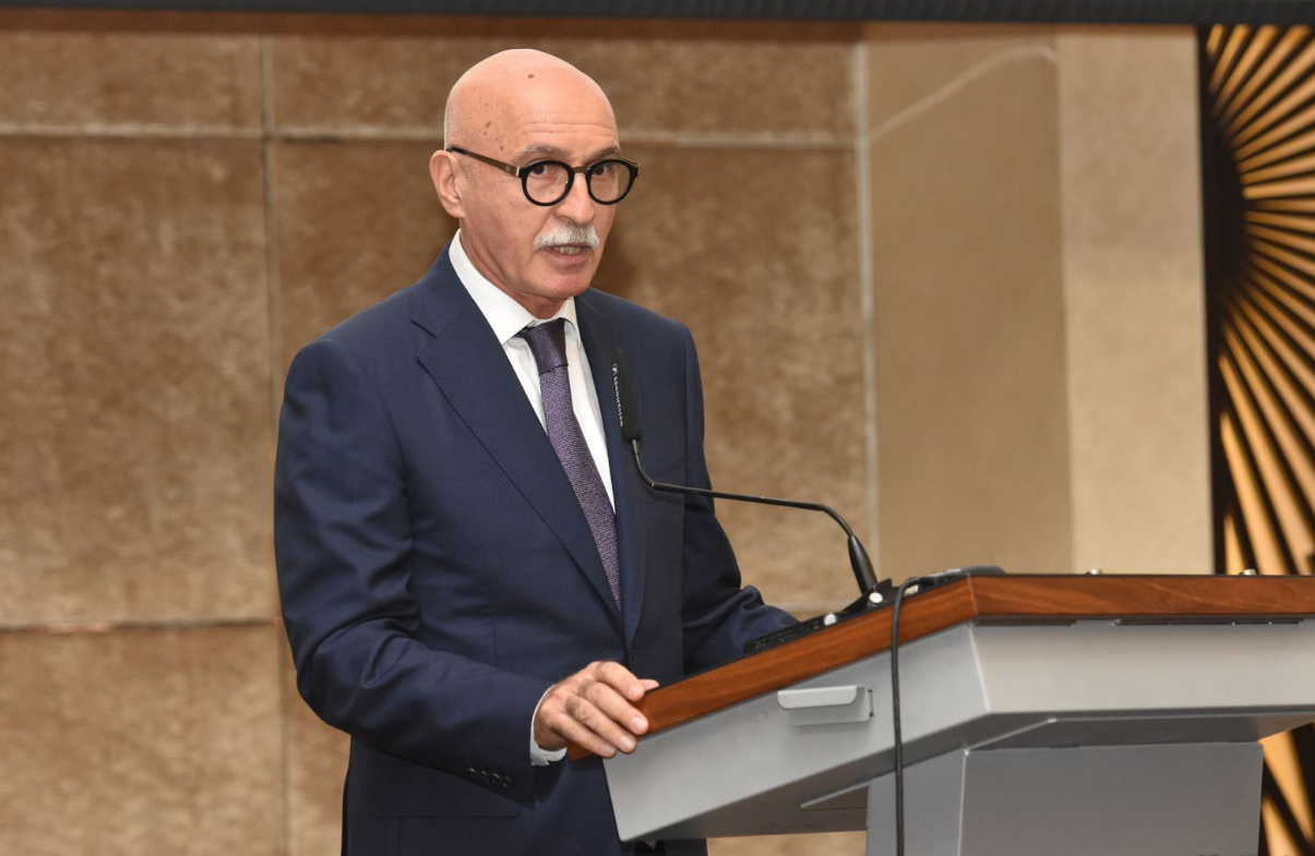 Məzunlar iş axtarmamalıdır, iş yeri açmağı düşünməlidir