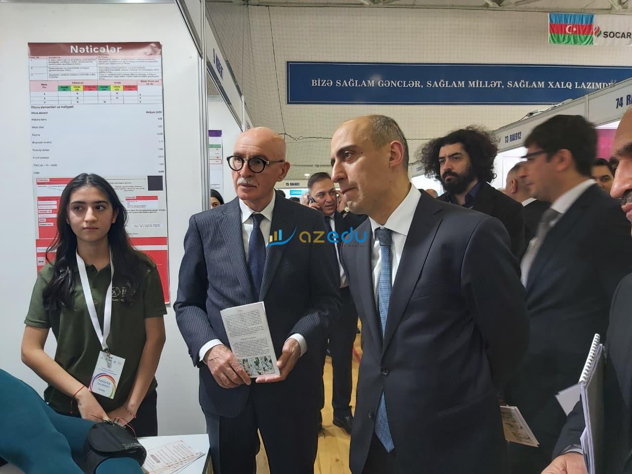 Nazir şagirdlərin&nbsp;layihələrini&nbsp;izlədi