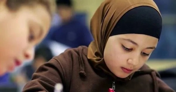 Uşaqlara hicabın qadağan edilməsi təklif olunur