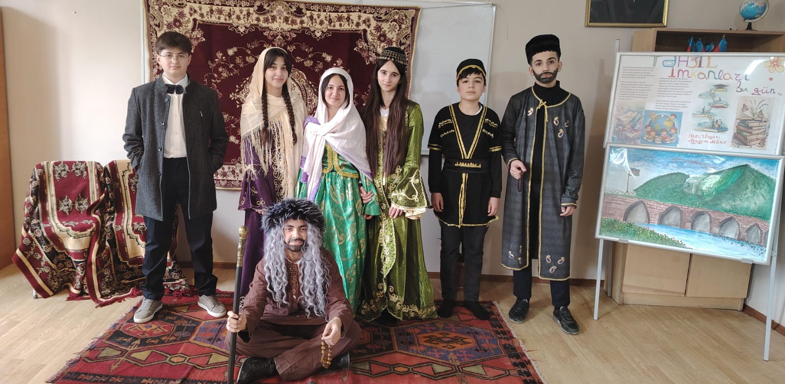 Şagirdlərdən Milli Teatr Günü ilə bağlı səhnəcik