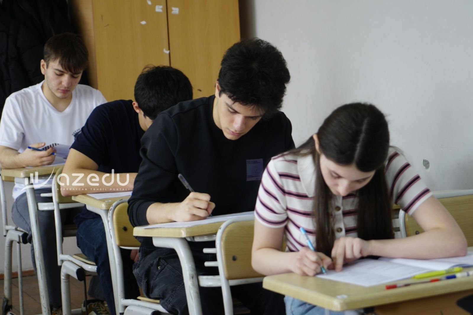 Buraxılış imtahanından şikayət EDİLİR:&nbsp;&ldquo;Yaxşı hazırlaşanlara çətin sual yoxdur&rdquo;