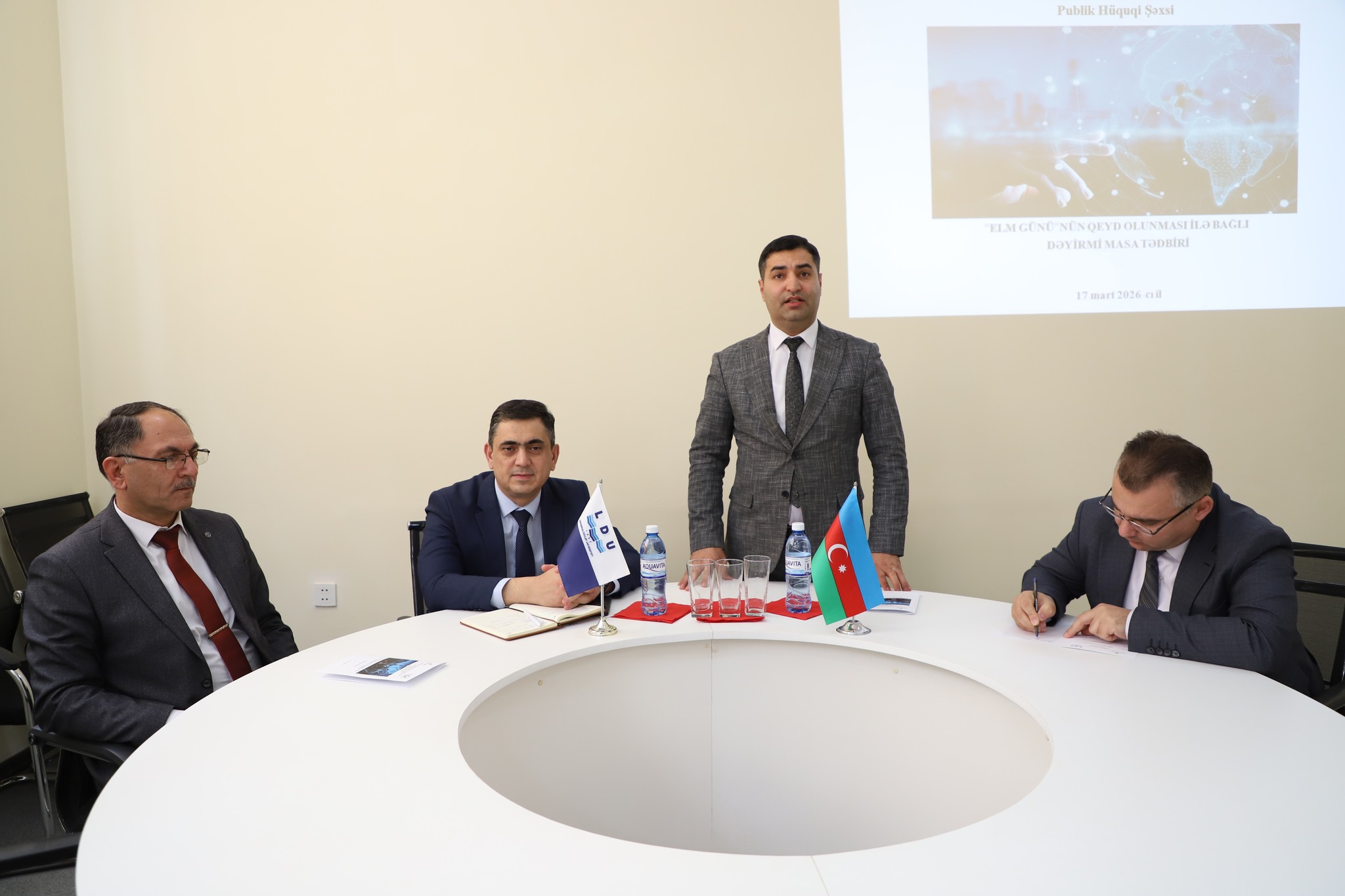 LDU-da &ldquo; Elm günü&rdquo;nə həsr olunmuş Dəyirmi masa keçirilib