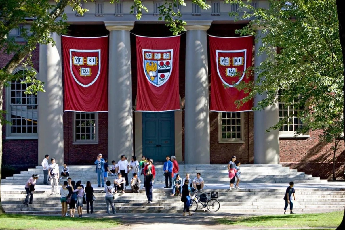Tramp administrasiyası Harvard Universitetini məhkəməyə verib