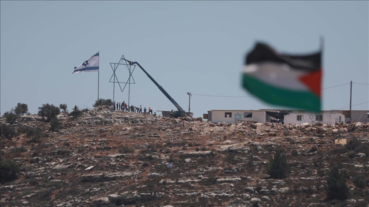 İsrail&nbsp;qızlar məktəbinə hücum edib