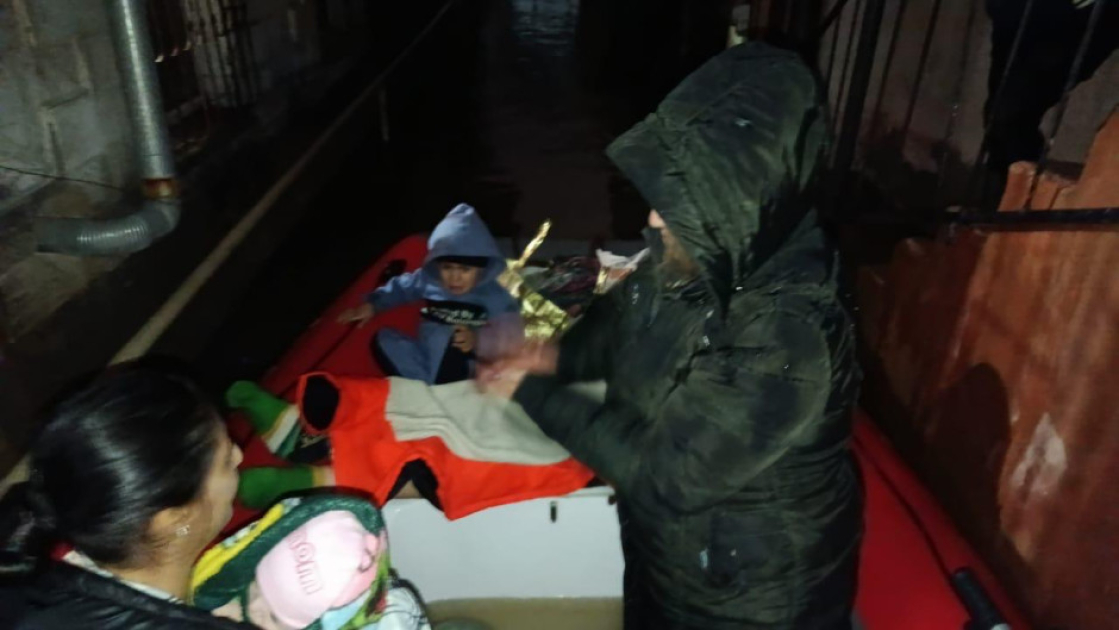 İntensiv yağışlar səbəbilə 25 azyaşlı təxliyə edilib