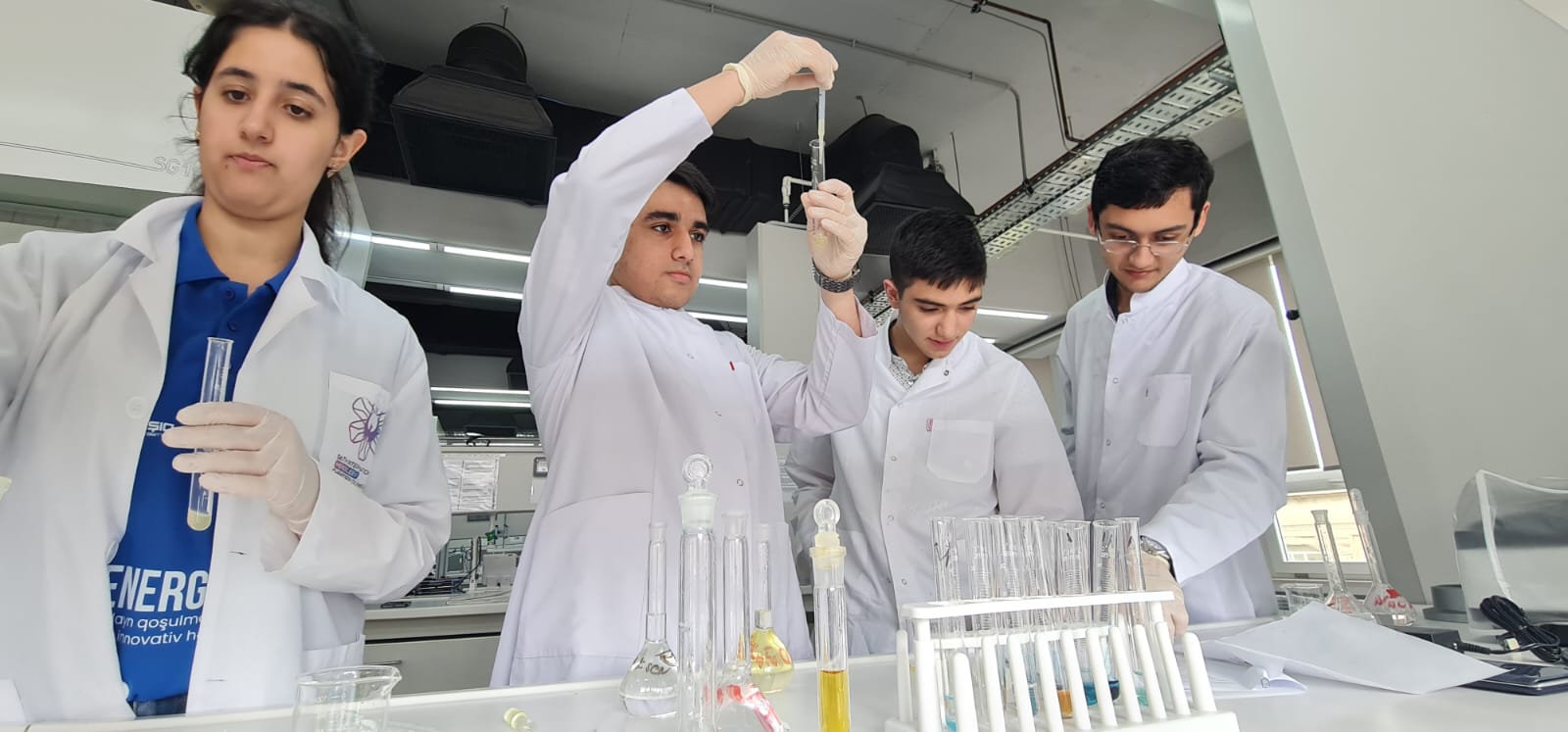 Kimya təhsilində balans itir: dərsliklər səthi, biliklər dərin deyil - ETİRAZ