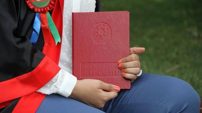 Diplomun rəngi tarix olur -&nbsp;&ldquo;Tələbələrin motivasiyası&nbsp;sarsıla&nbsp;bilər&rdquo;