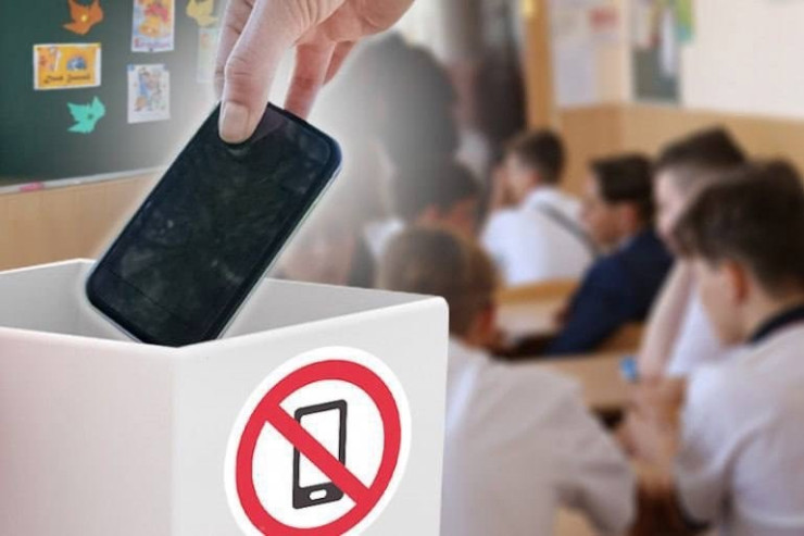 Dünyada məktəblərdə telefon qadağası: hansı ölkə nə edir?