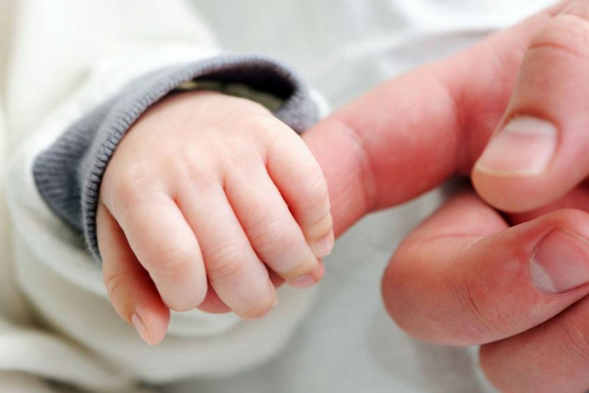 2 yaşlı körpə boğazında qida qalması səbəbindən ölüb