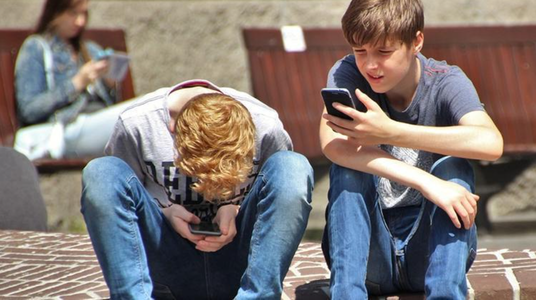 &ldquo;Telefon uşağı qoruyur&rdquo; mifdir: təhlükə elə ondadır - psixoloqdan XƏBƏRDARLIQ