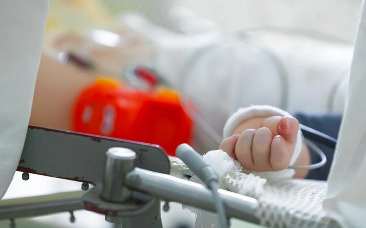 Yeni doğulmuş körpə öldü