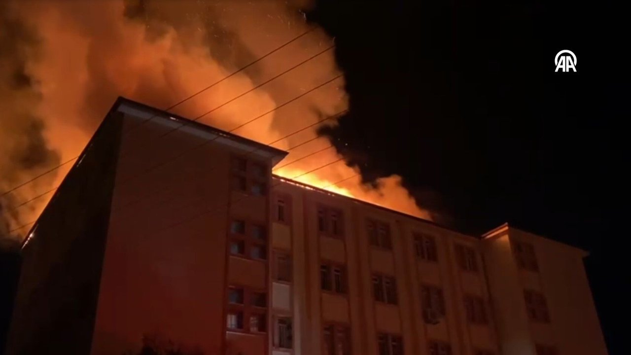 Lisey yataqxanasında yanğın: 46 şagird təxliyə edildi