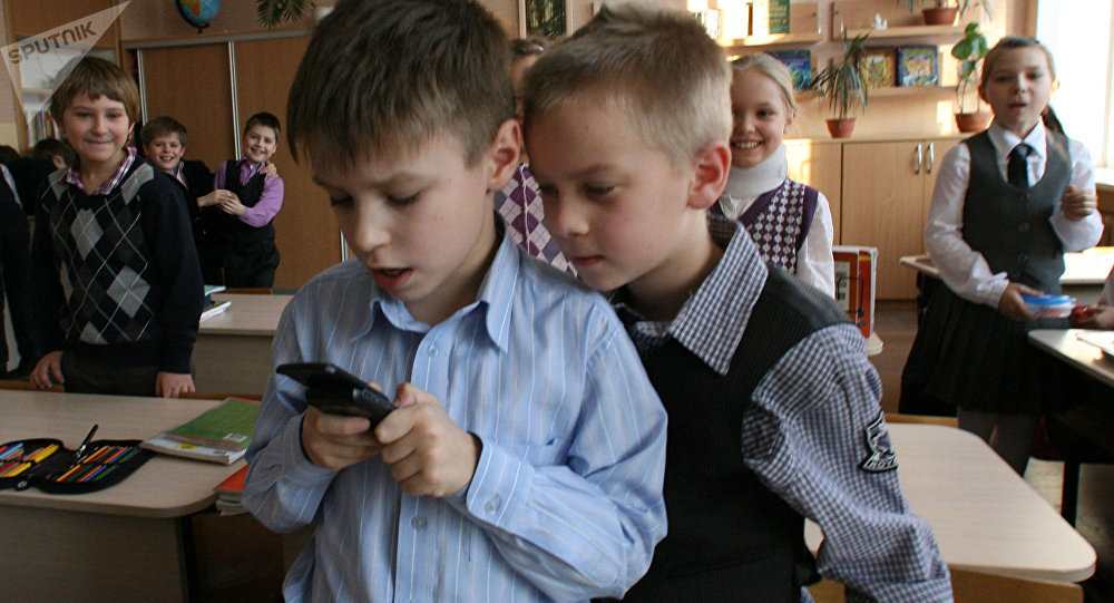 Rəqəmsal dünya uşaqları &ldquo;udur&rdquo; - valideynlər üçün vacib XƏBƏRDARLIQ