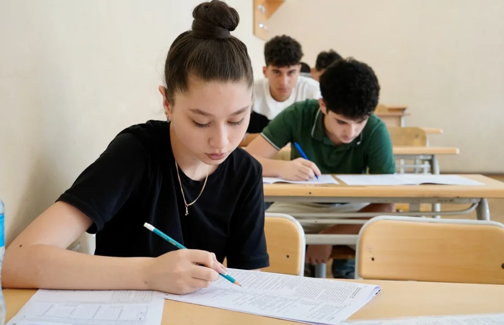 Abituriyentlər asan yolu seçir - hədəf ixtisas deyil, tələbə olmaqdır...