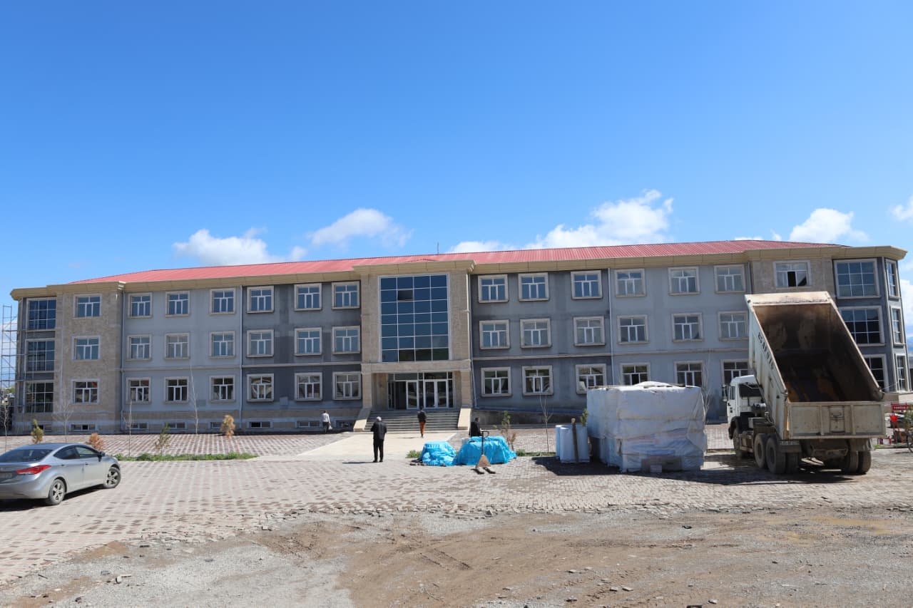 Nehrəmdə müasir təhsil kompleksi: 3 nömrəli məktəb yeni dərs ilinə hazırlaşır