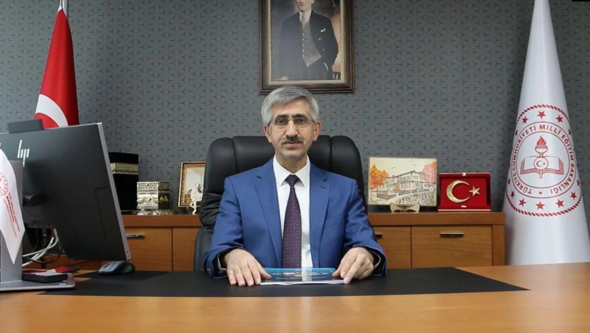 Türkiyədə məktəb cinayətləri səbəbilə&nbsp;nazir müavini işdən çıxarılıb