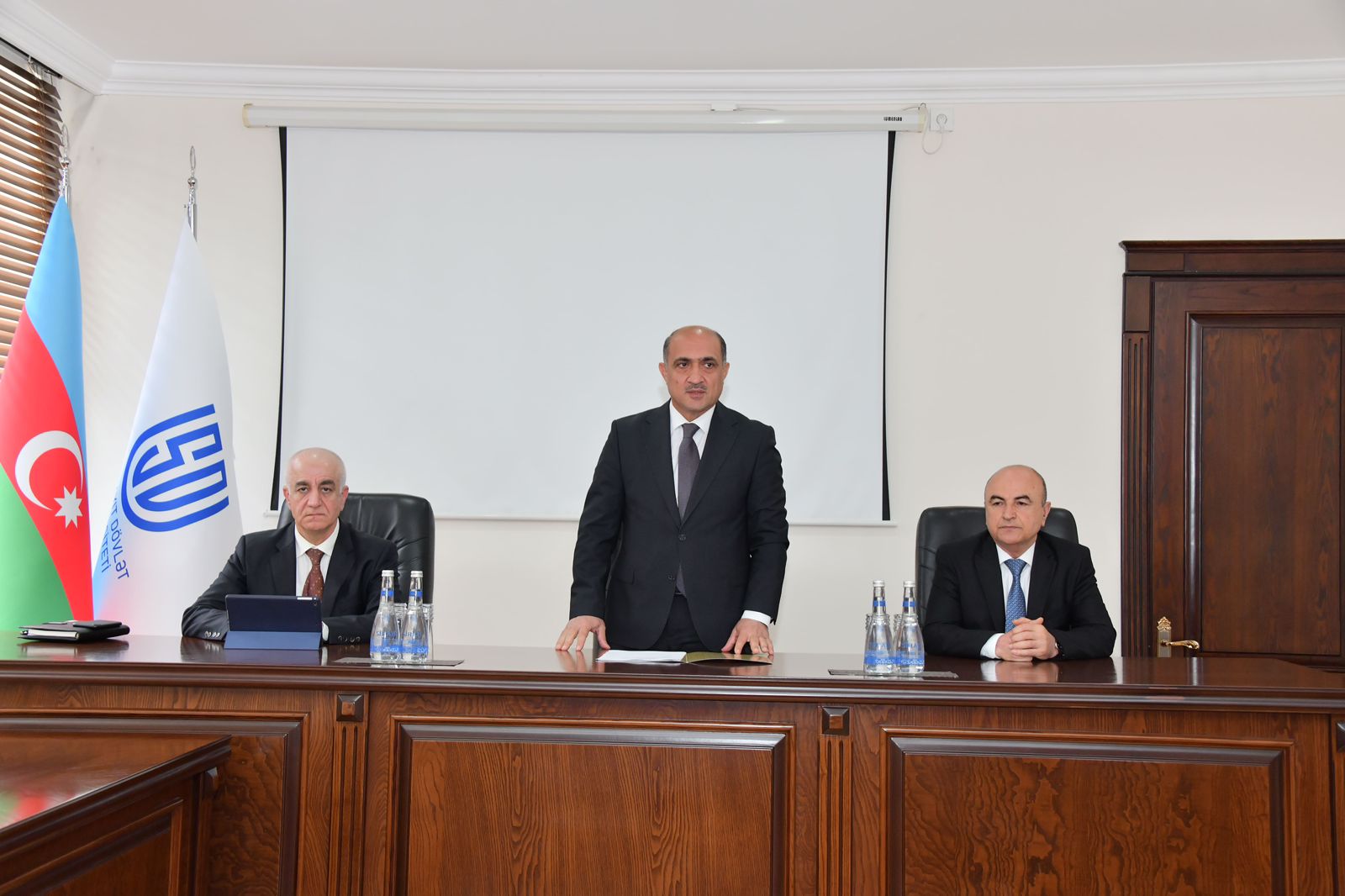 Yeni rektor&nbsp;kollektivə təqdim olunub