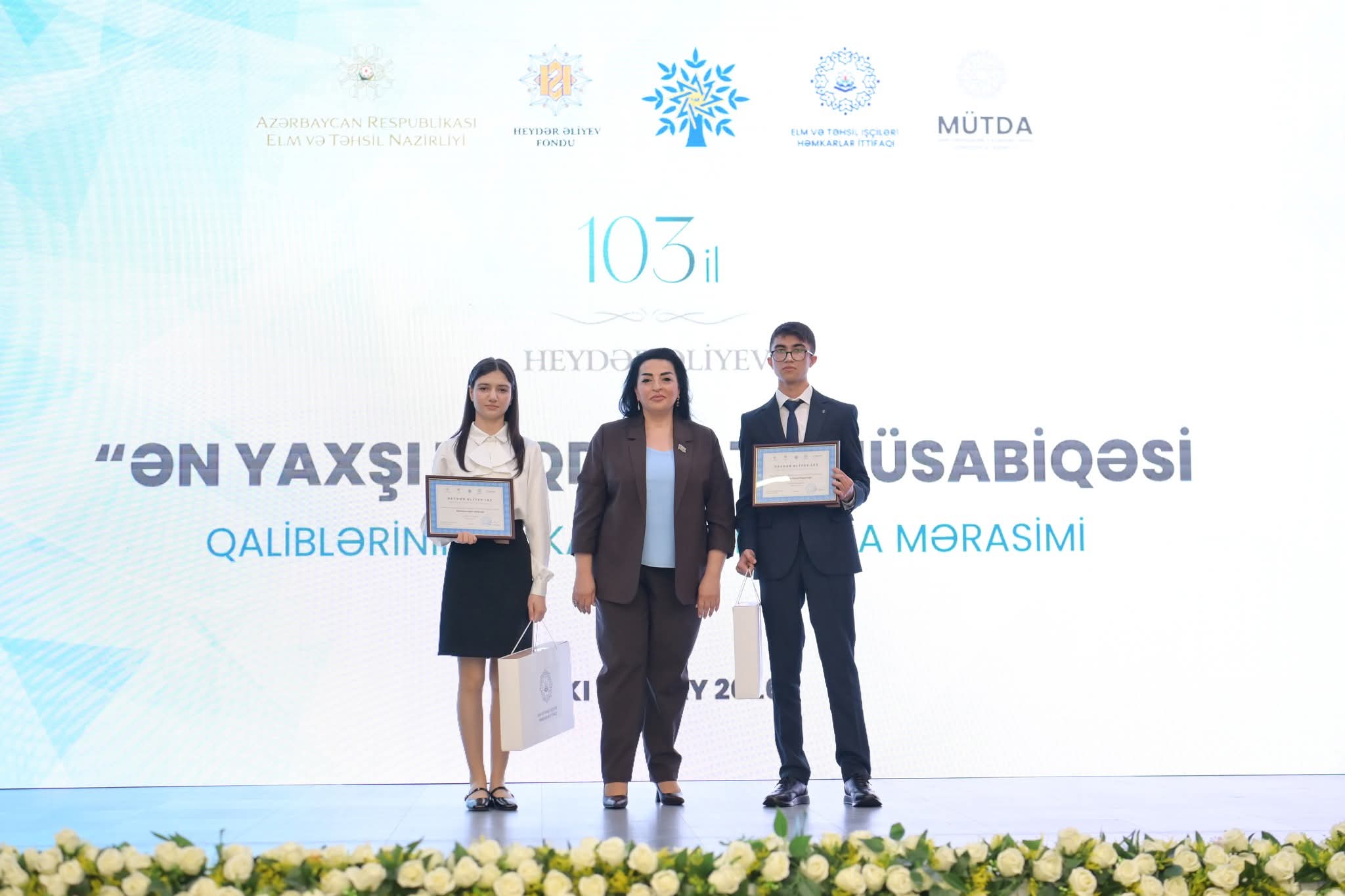 "Ən yaxşı təqdimat" müsabiqəsində qalib olan Naxçıvan MƏKTƏBLİLƏRİ&nbsp;