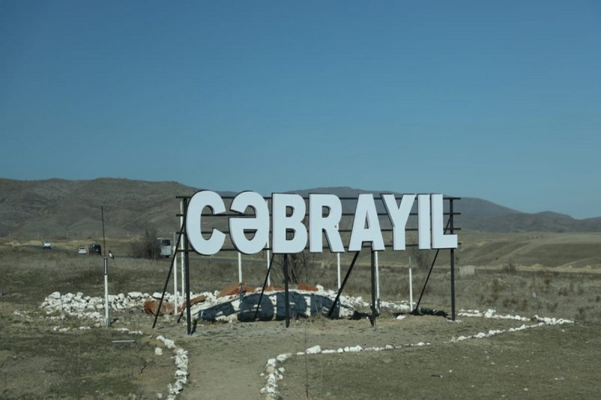 İlham Əliyev və Mehriban Əliyeva Şükürbəyli kənd məktəbinin açılışında