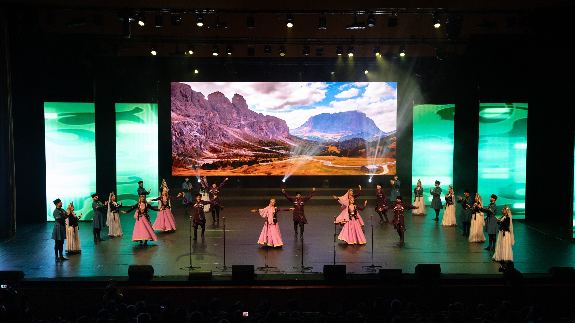 BMU tələbələri festivalın yekun konsertində çıxış ediblər