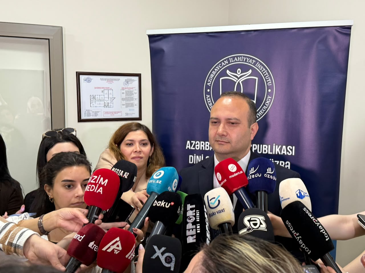 Rektor: &ldquo;Tələbələr auditoriyalarda müəllim qismində çıxış edirlər&rdquo;