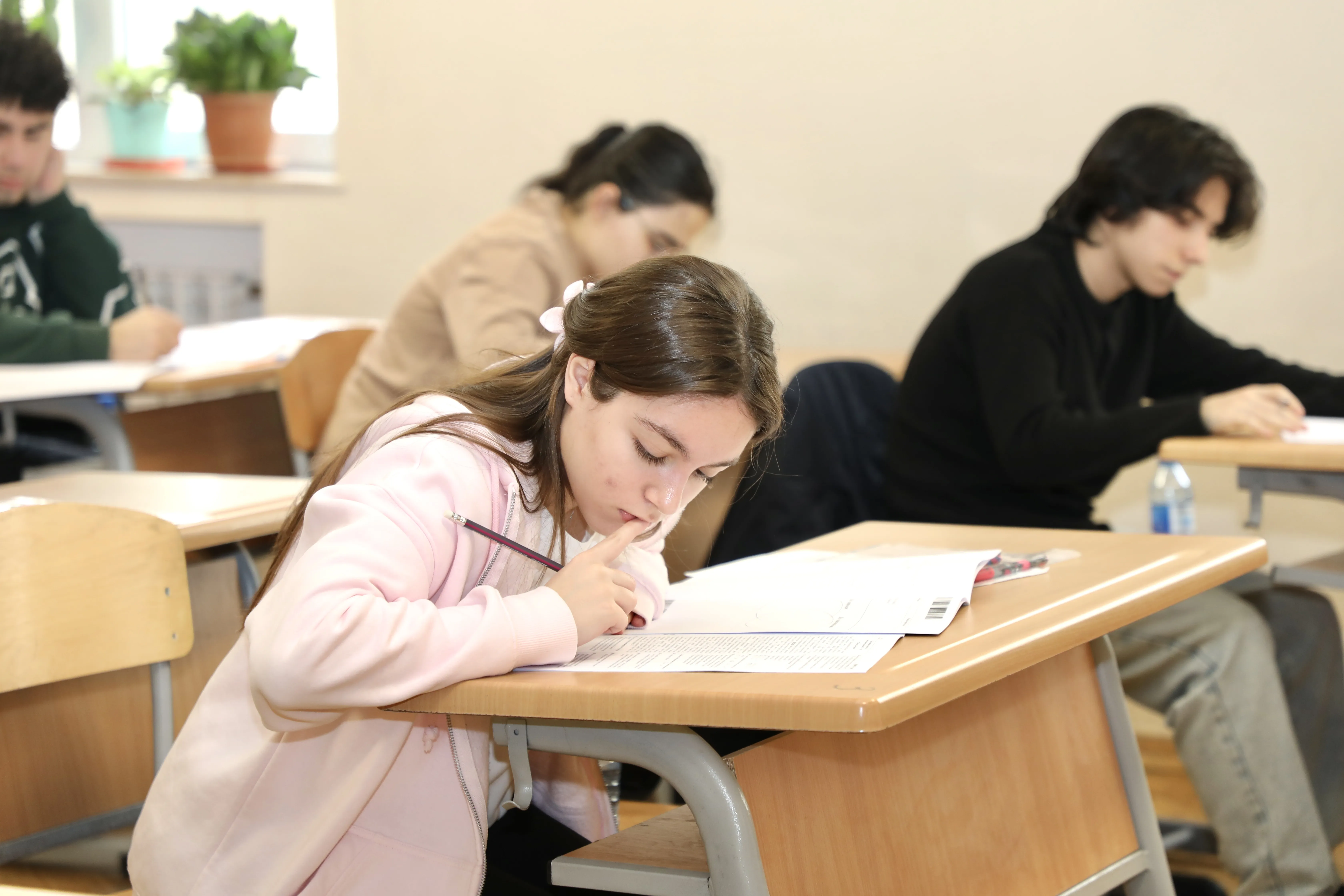 &ldquo;Əzbər yox, düşüncə tələb olunurdu&rdquo; -&nbsp;Tarix imtahanına müəllim ŞƏRHİ