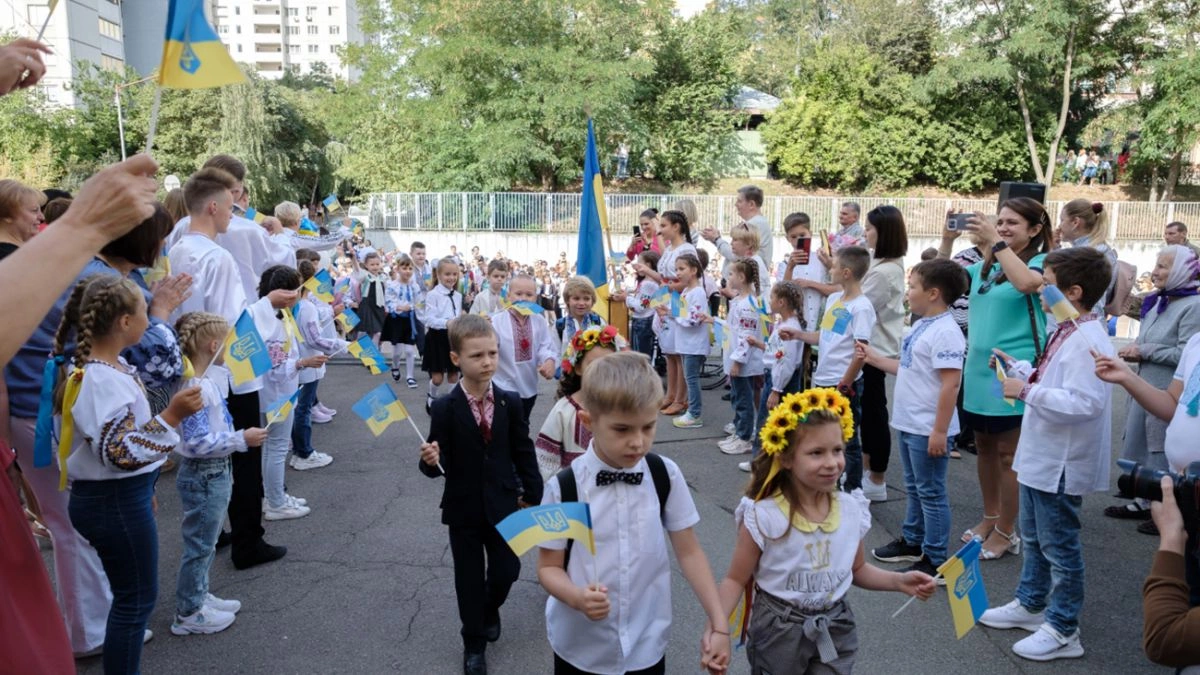 Ukrayna məktəblərinin 12 illik təhsil sisteminə keçəcəyi tarix açıqlanıb